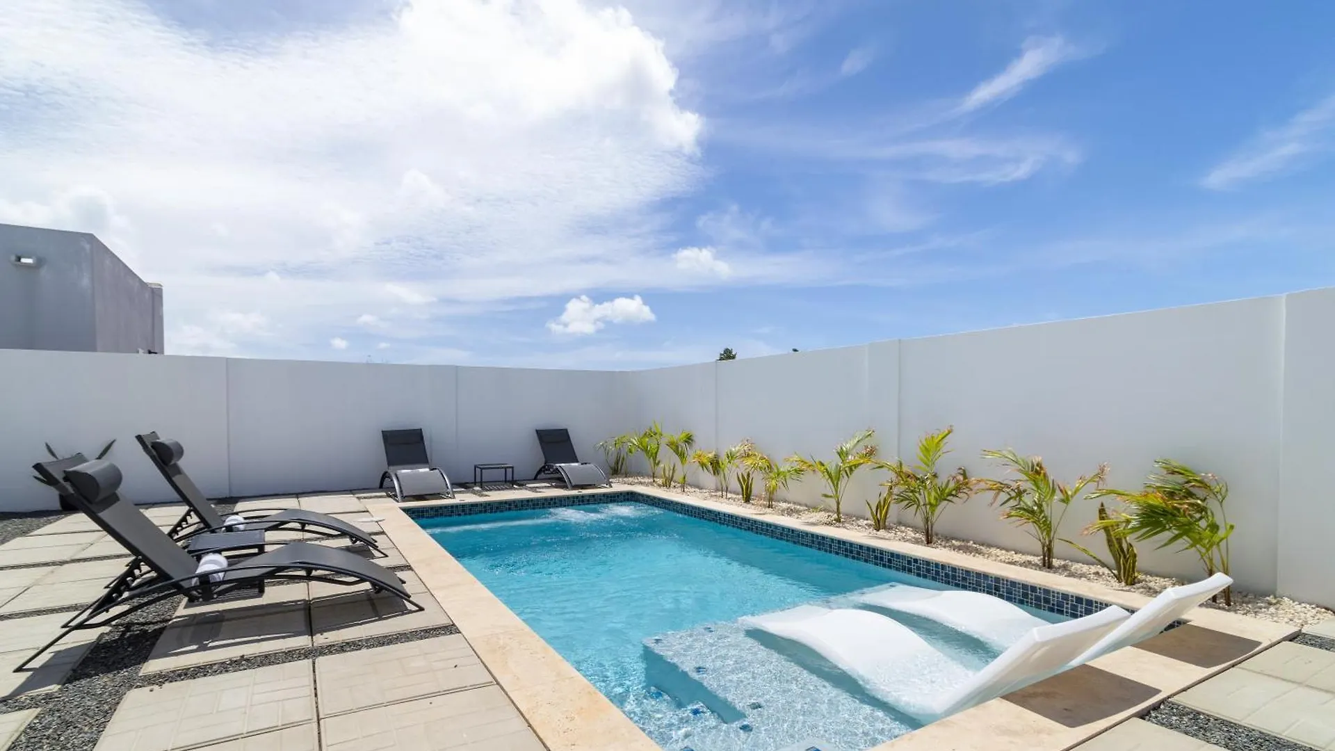 Tanki Leendert 43K Oranjestad Holiday home